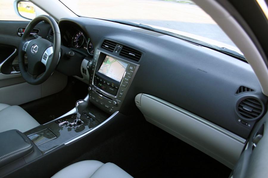  Lexus IS250 AWD 2011 года  (фото 27 из 43)